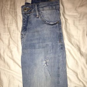 Women Light Jeans w/Holes